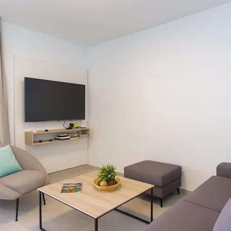 238 - Sofia By Now Ltd فيلة *