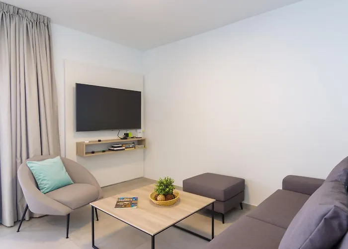 238 - Sofia By Now Ltd فيلة *